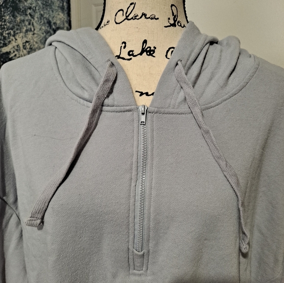 Fabletics Sweatshirt - Picture 3 of 8